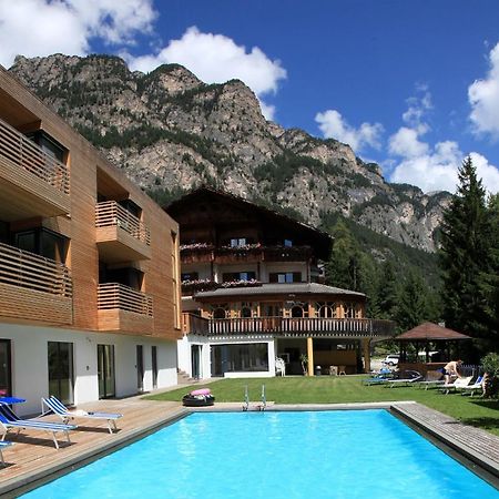 Hotel Pine Tires Bagian luar foto