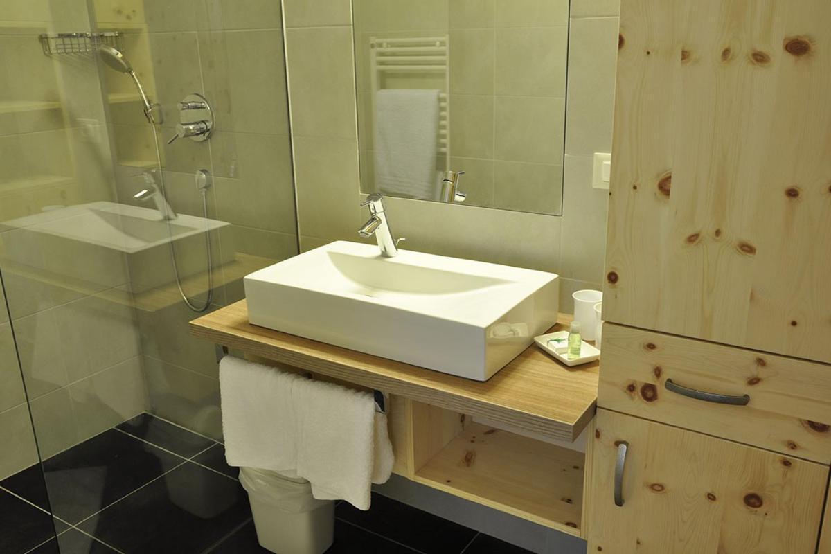 Hotel Pine Tires Ruang foto