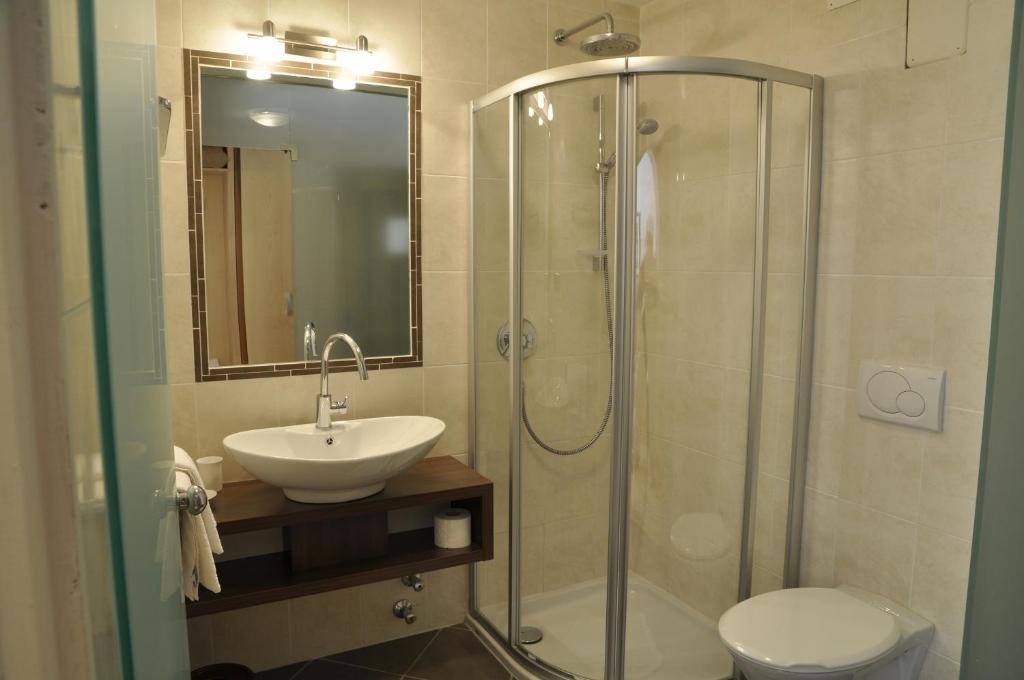 Hotel Pine Tires Ruang foto