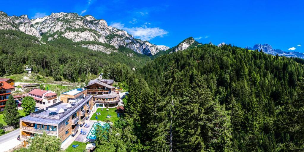 Hotel Pine Tires Bagian luar foto