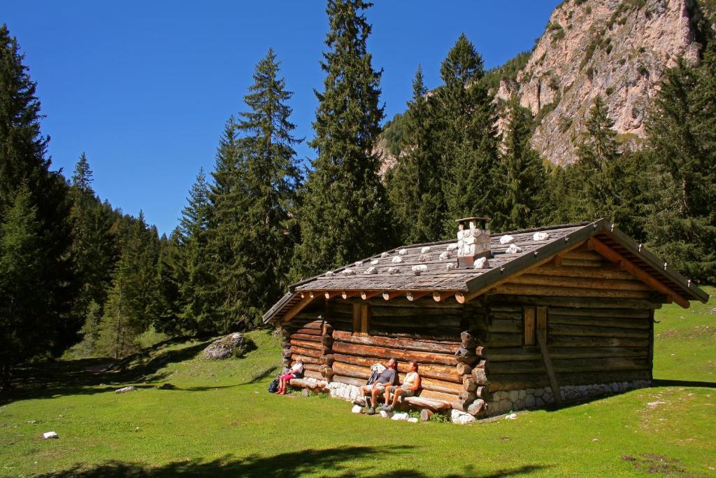 Hotel Pine Tires Bagian luar foto